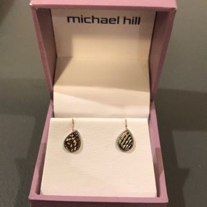 Michael Hill brand new 10kt white gold raindrop shaped earrings